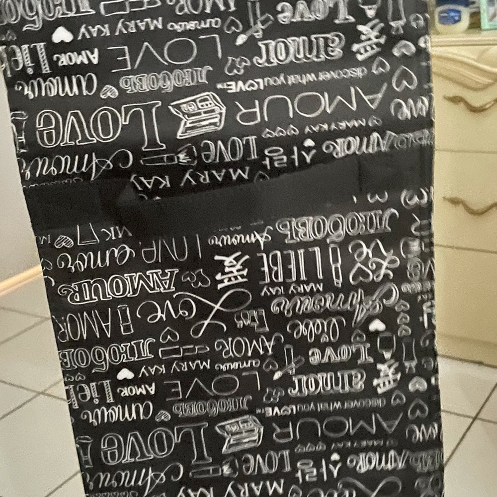 beautiful brand new never used mary kay makeup bag - Picture 3 of 7
